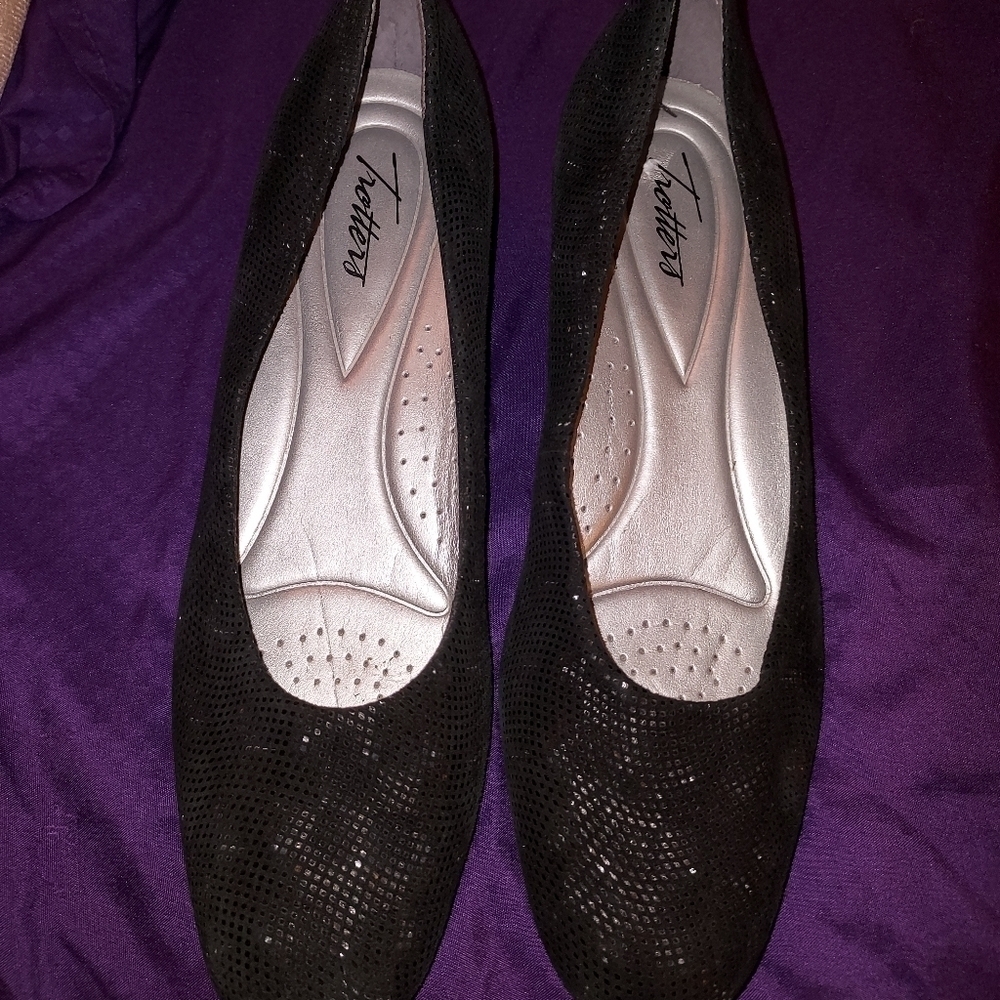 Trotters 9.5N black shiny slip-on